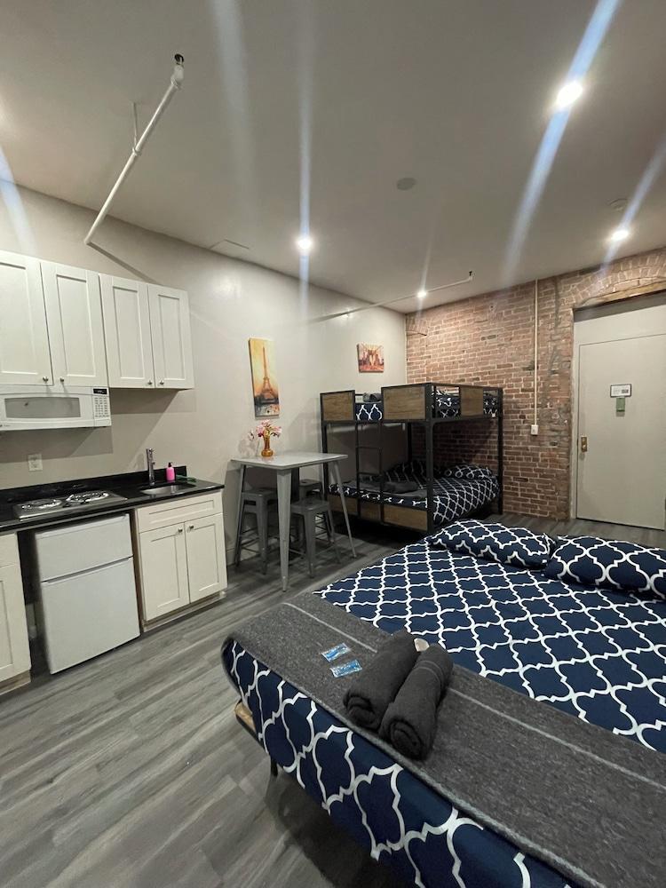 31 Street Broadway Hotel Room Type - (615) Private Room With Shared Bathroom 31 Street Broadway Hotel Room Type - (615) Private Room With Shared Bathroom