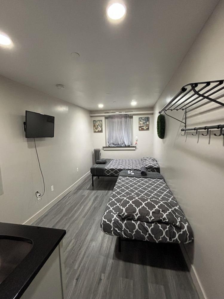 31 Street Broadway Hotel Room Type - 816 Private Room with Shared Bathroom
