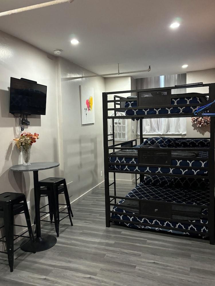 31 Street Broadway Hotel Room Type - Private Room With Shared Bathroom 717