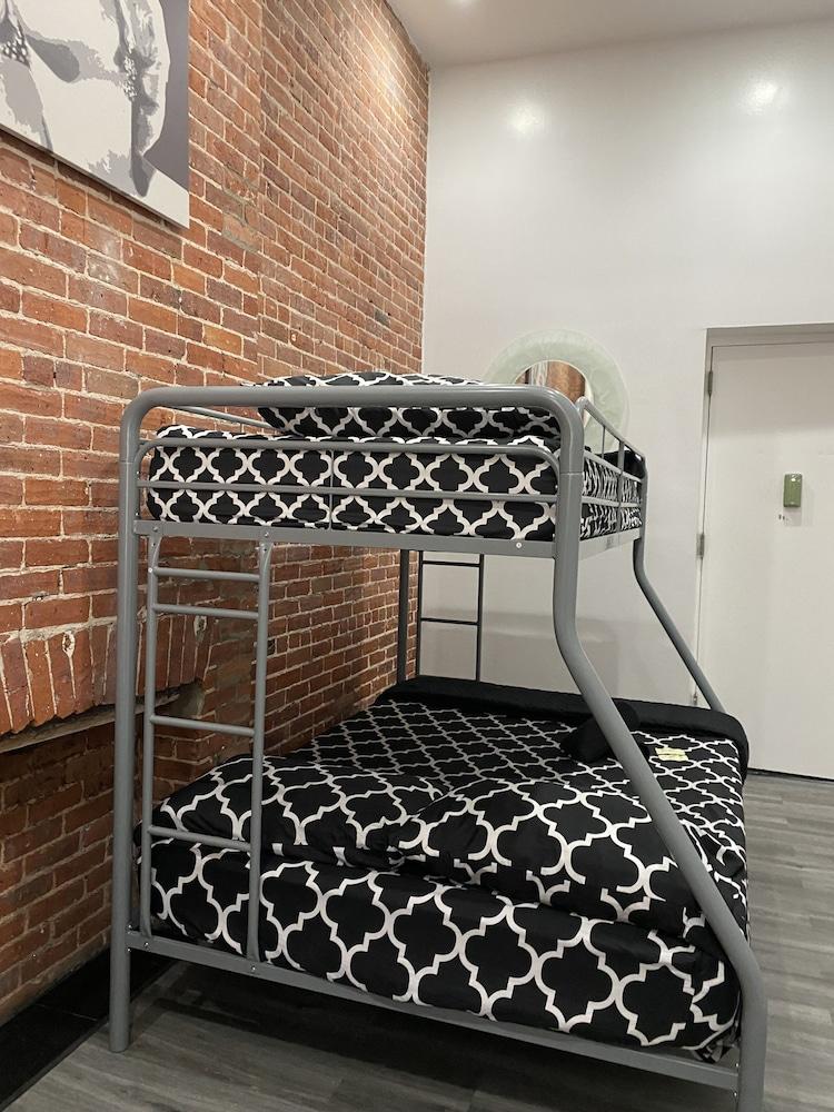 31 Street Broadway Hotel Room Type - 212 Private Room with Shared Bathroom 31 Street Broadway Hotel Room Type - 212 Private Room with Shared Bathroom