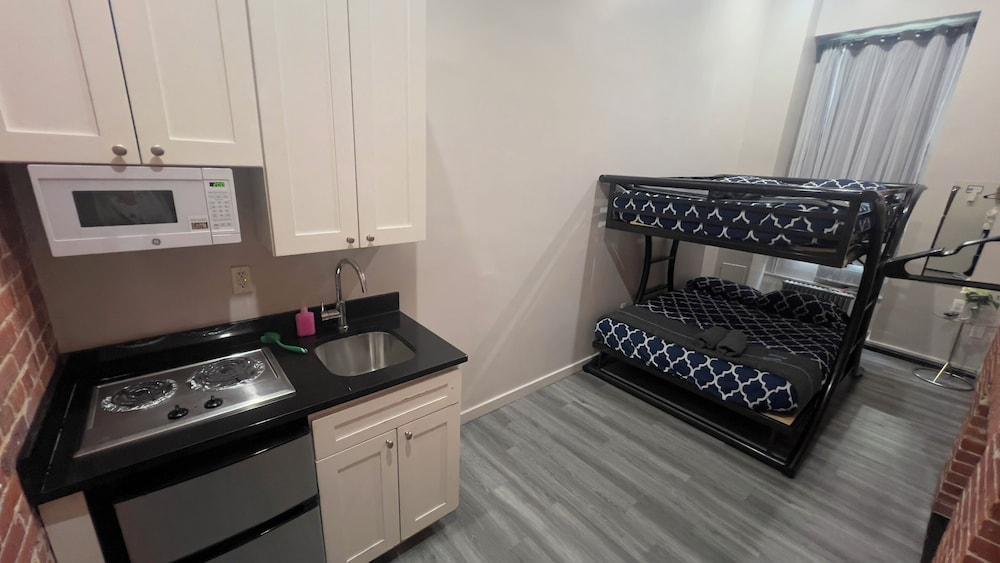 31 Street Broadway Hotel Room Type - Private Room With Shared Bathroom (219)