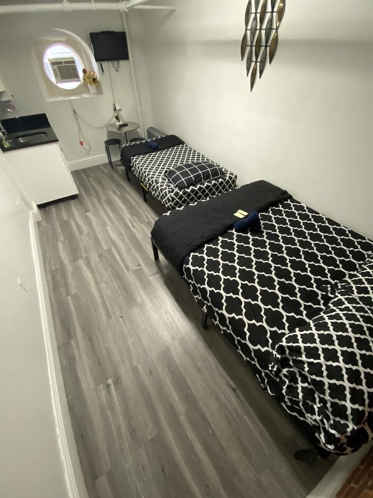 31 Street Broadway Hotel Room Type - 820 Private Room with Shared Bathroom