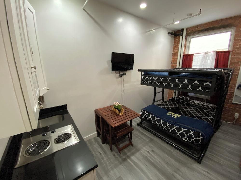 31 Street Broadway Hotel Room Type - Private Apartment, Shared Bathroom (541)