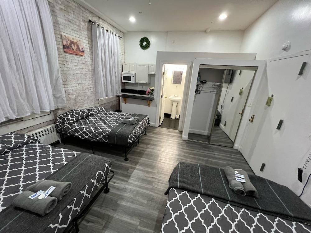 31 Street Broadway Hotel Room Type - Studio, Private Bathroom (443)