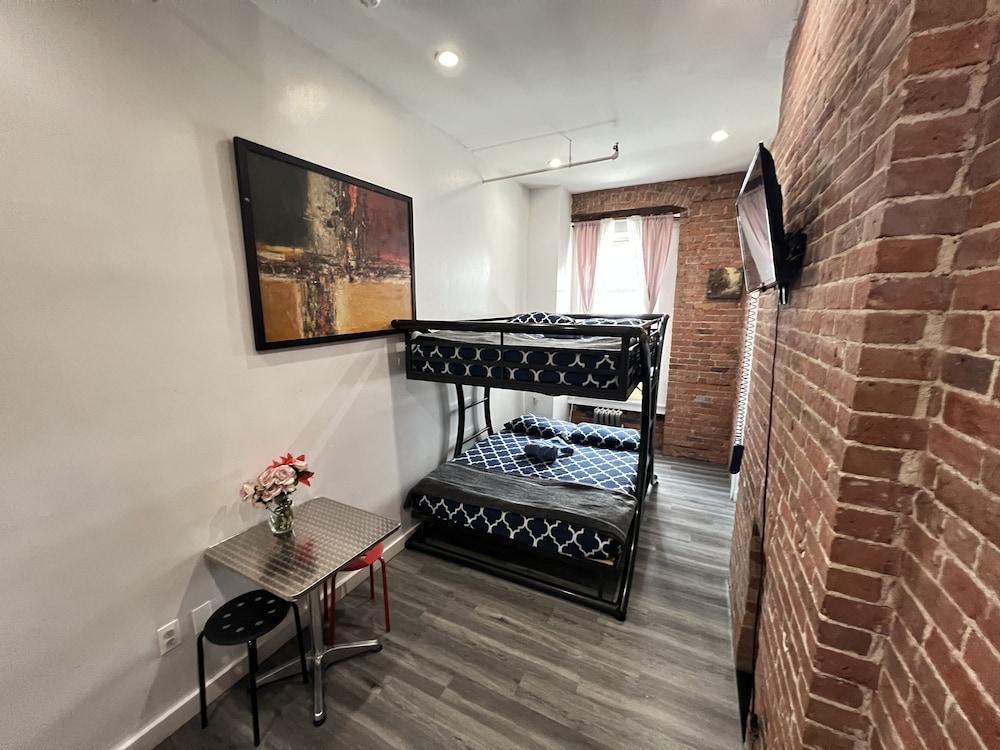 31 Street Broadway Hotel Room Type - Room, Shared Bathroom (619)