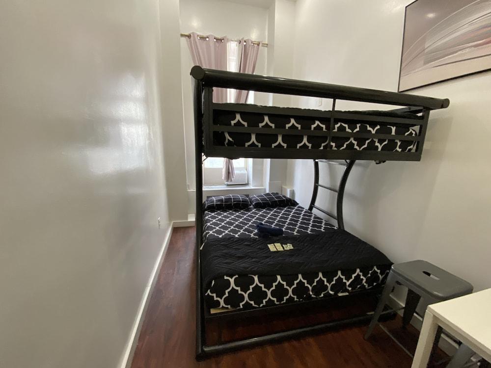 31 Street Broadway Hotel Room Type - 218 private room with shared bathroom