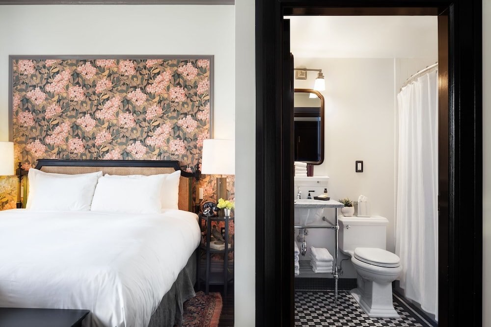The High Line Hotel Room Type - Deluxe King Roll In Shower