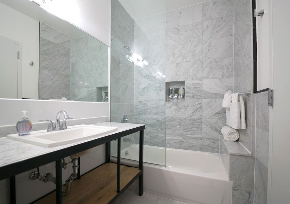 The Box House Hotel Room Type - Premium Studio, 1 Bedroom, Balcony(1 King Bed)