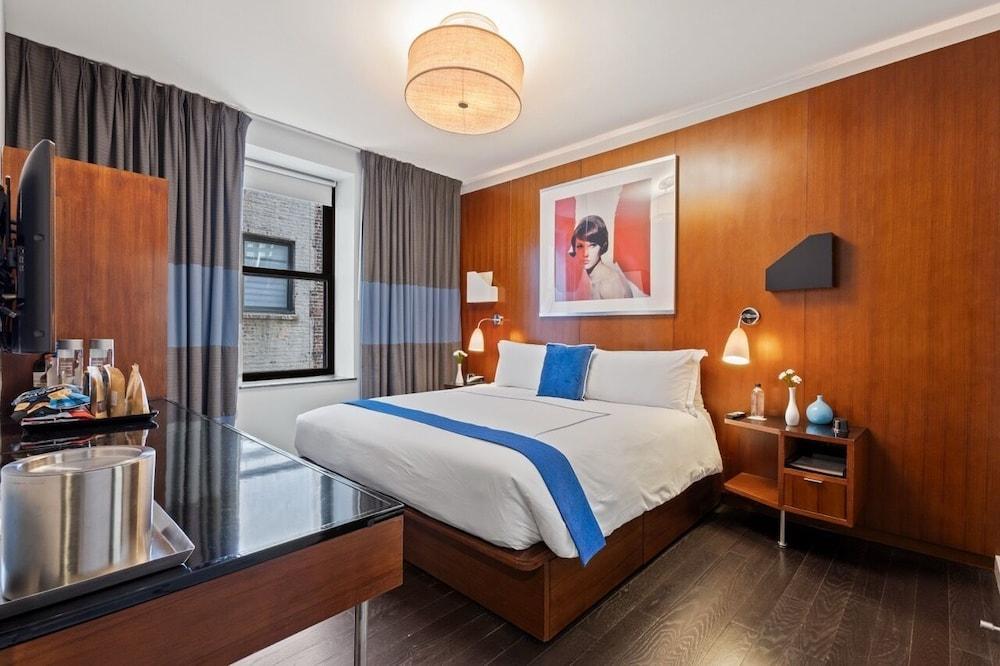 6 Columbus Central Park Hotel Room Type - Superior Room, 1 King Bed
