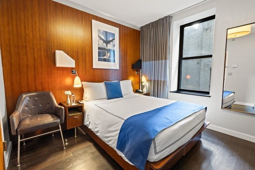 6 Columbus Central Park Hotel Room Type - Superior Room, 1 Queen Bed