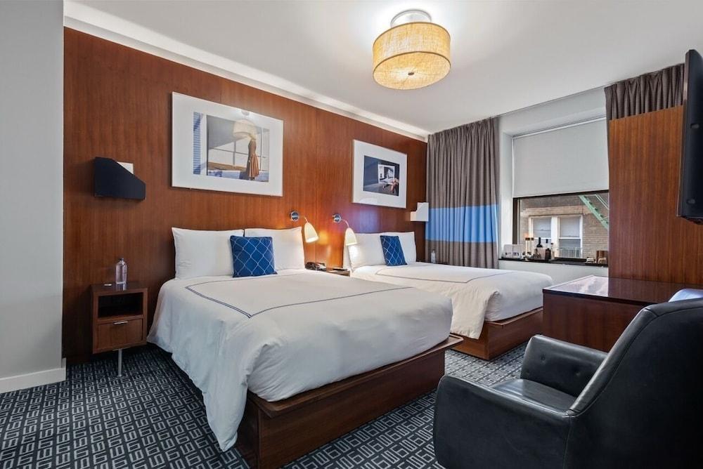 6 Columbus Central Park Hotel Room Type - Deluxe Double Room, 2 Double Beds