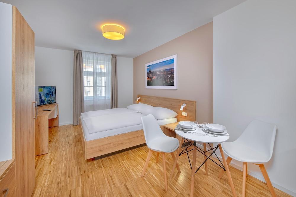 DownTown Suites Kodanská Room Type - Superior Studio