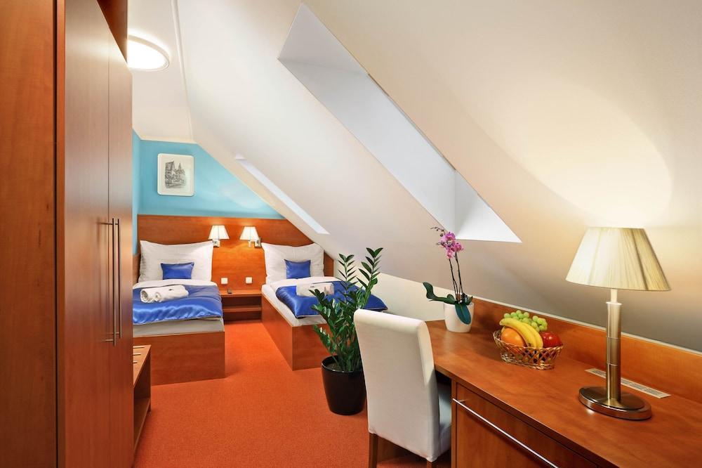 Martin Hotel Prague Room Type - Economy Twin Room, 2 Twin Beds