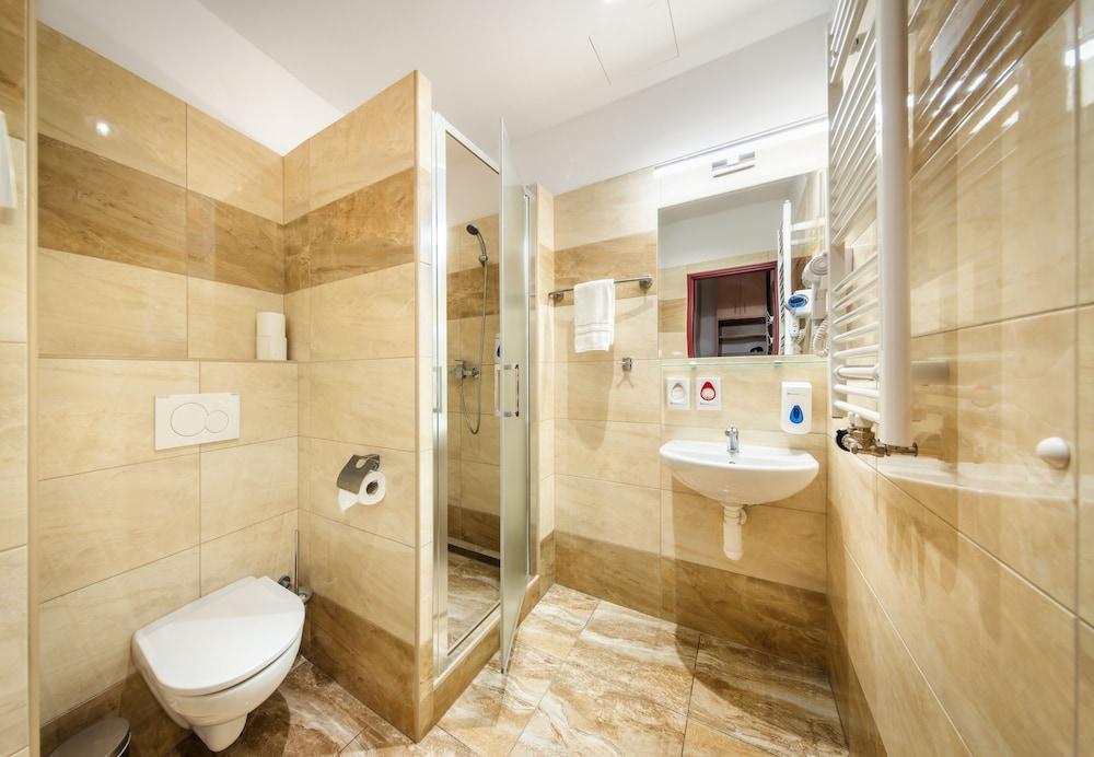 Hotel Golden City Garni - Tap to explore photos