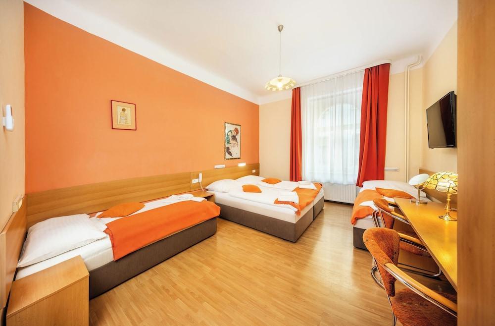 Hotel Golden City Garni Room Type - Apartment (4 Adults) Hotel Golden City Garni Room Type - Apartment (4 Adults)