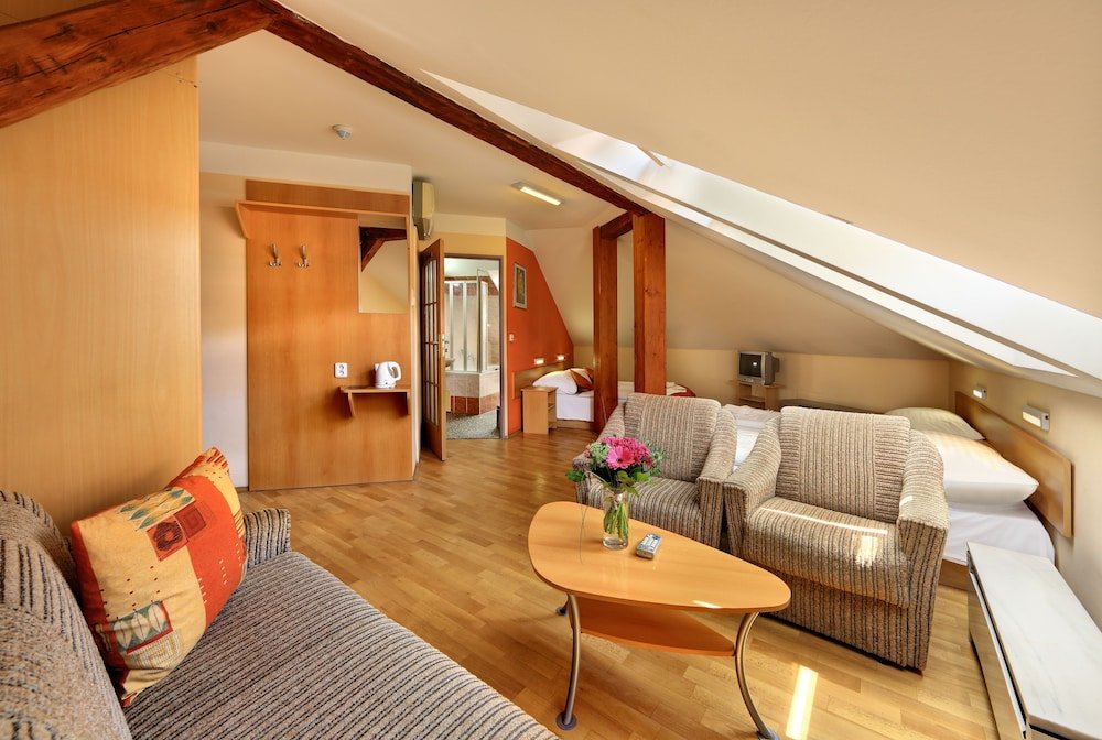 Hotel Golden City Garni Room Type - Classic Quadruple Room