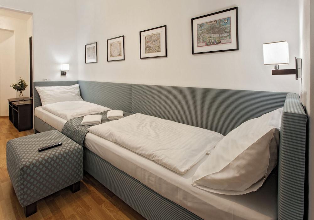 Pension Corto Room Type - Basic Quadruple Room, Courtyard View