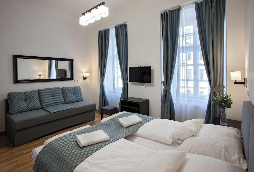 Pension Corto Room Type - Classic Quadruple Room, City View
