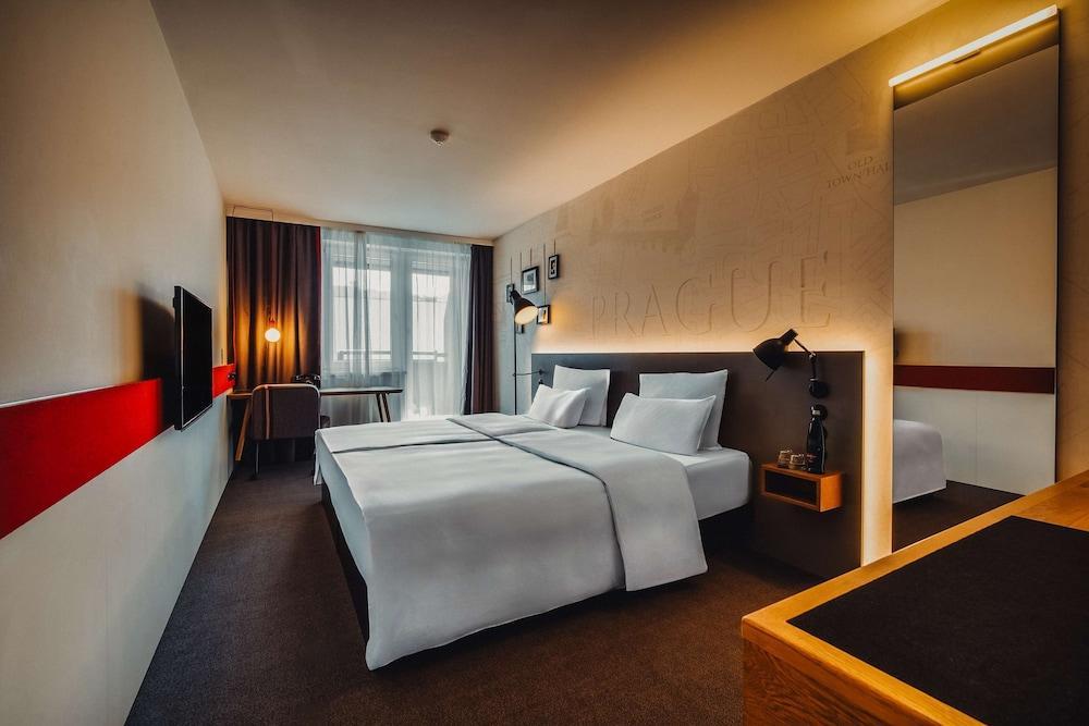 Hotel PULSE8 Room Type - Double Balcony