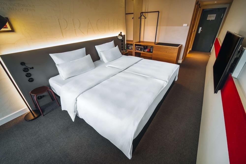 Hotel PULSE8 Room Type - Double or Twin Room