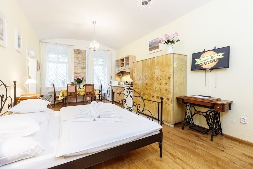 Prague Siesta Apartments Room Type - Deluxe Apartment, 2 Bedrooms, Ensuite, Garden Area