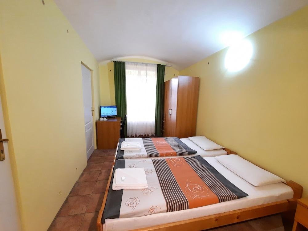 Pension City Center Room Type - Economy Twin Room (1 to 2 beds)
