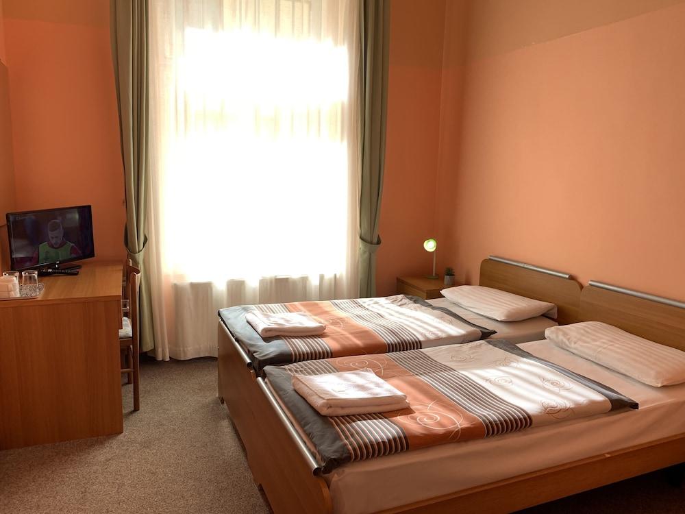 Pension City Center Room Type - Twin ensuite room (1 to 2 beds)