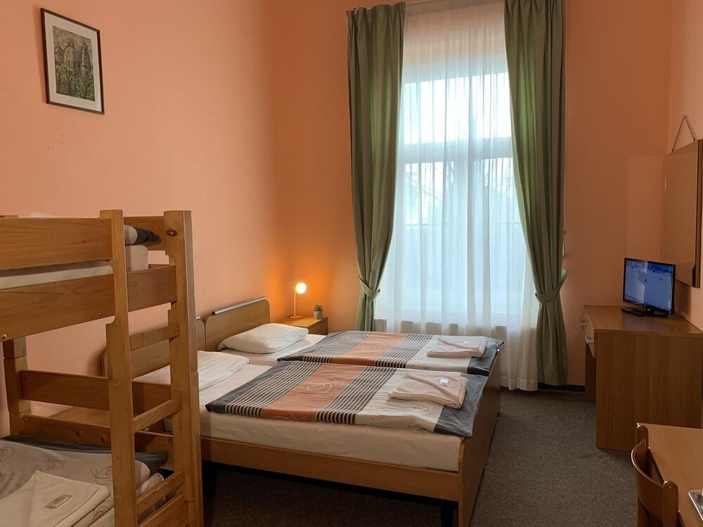 Pension City Center Room Type - Quadruple ensuite room (3 to 5 beds)