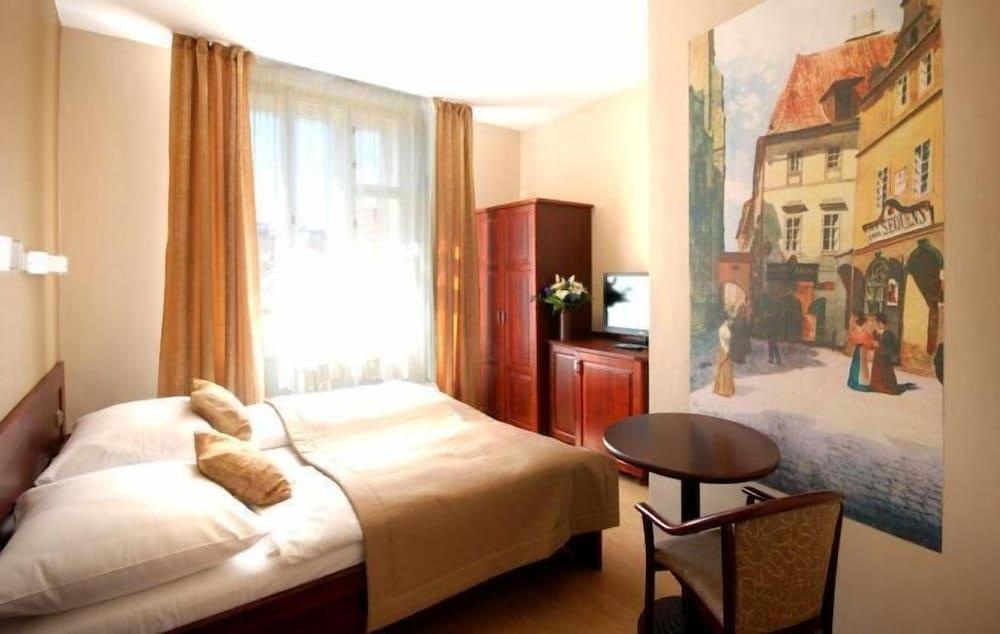 At The Old Lady Room Type - Deluxe Double or Twin Room