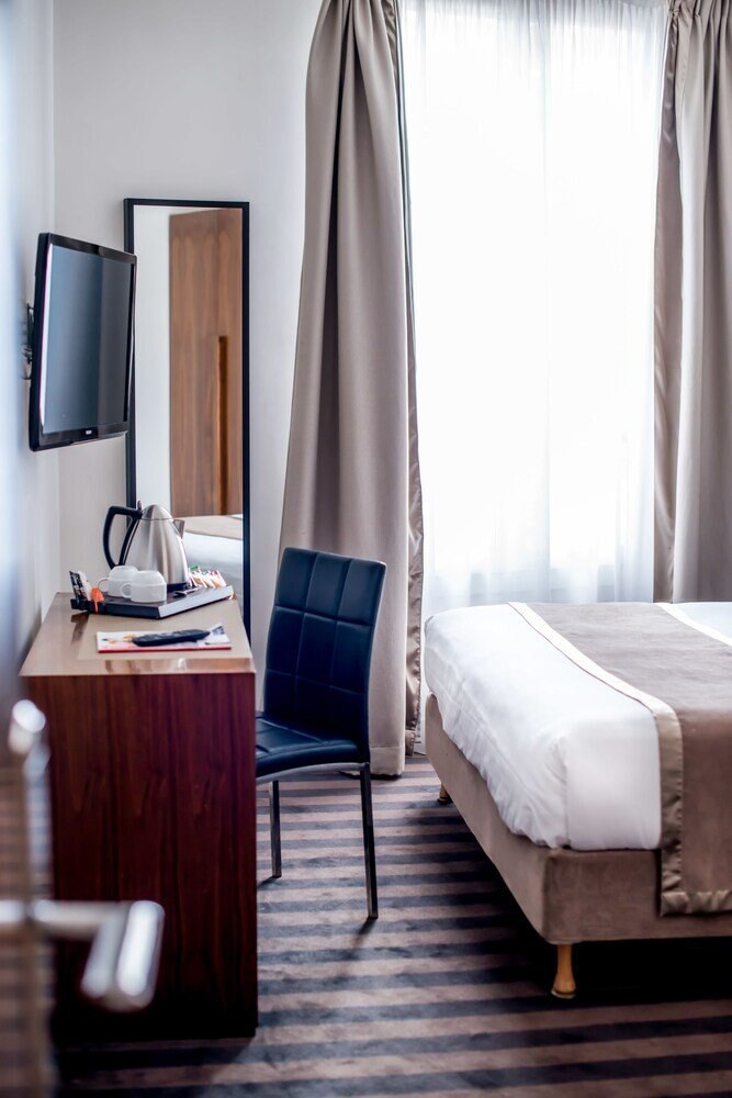 Art Hotel Eiffel Room Type - Standard Double Room