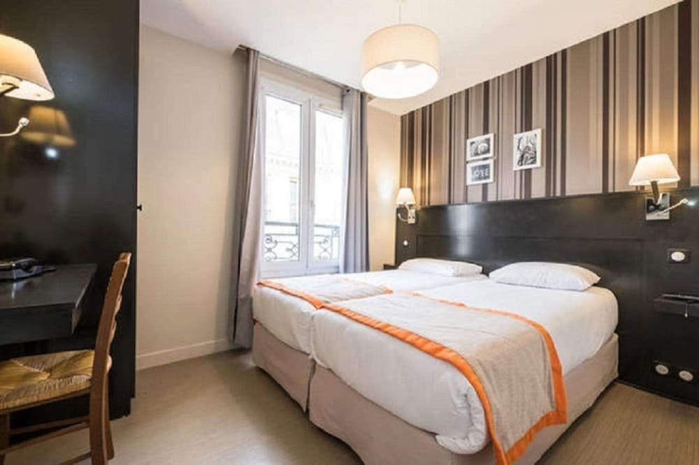 Hotel Bonsejour Montmartre - Tap to explore photos