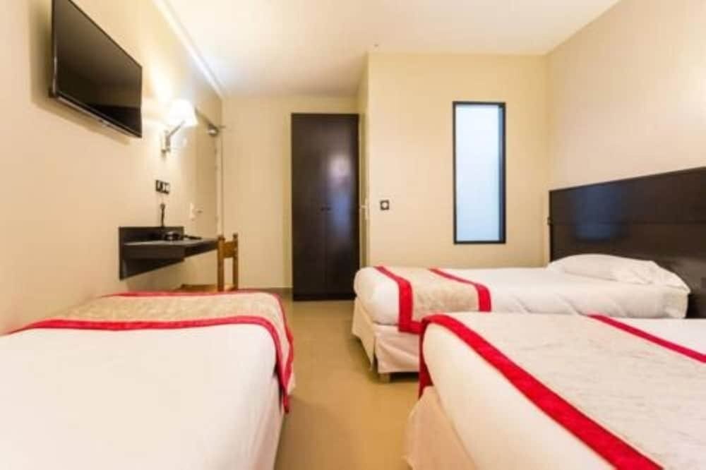 Hotel Bonsejour Montmartre Room Type - Quadruple room with private bathroom - Ground floor