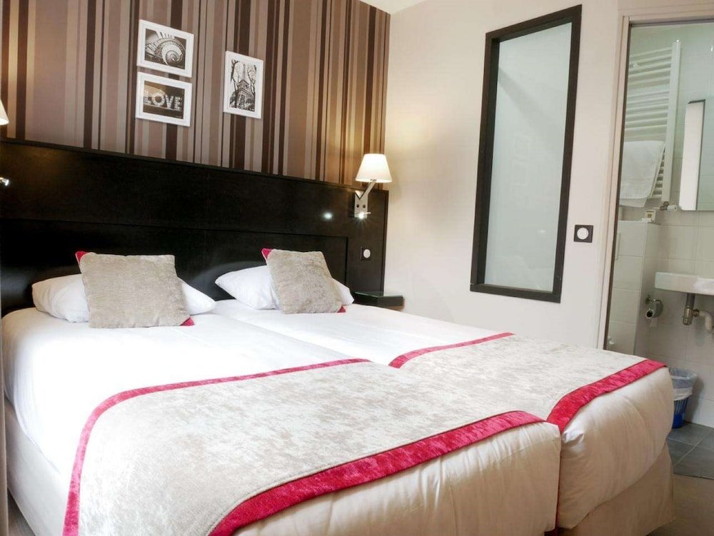Hotel Bonsejour Montmartre - Tap to explore photos