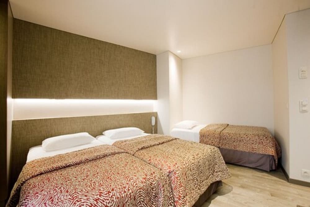 Central Hotel Paris Room Type - Triple Room
