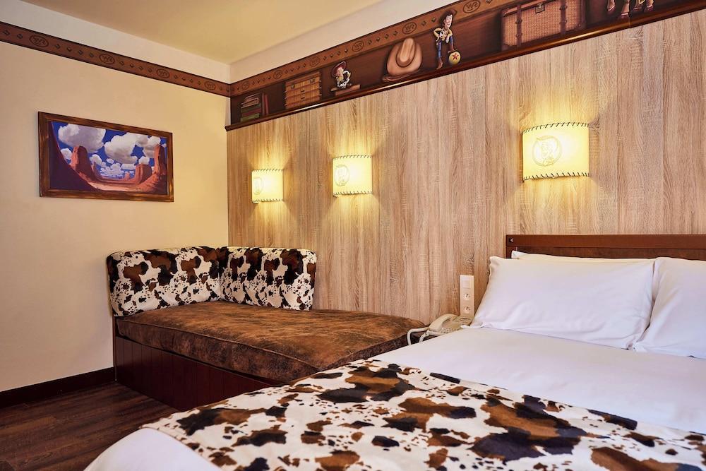 Disney Hotel Cheyenne - Tap to explore photos
