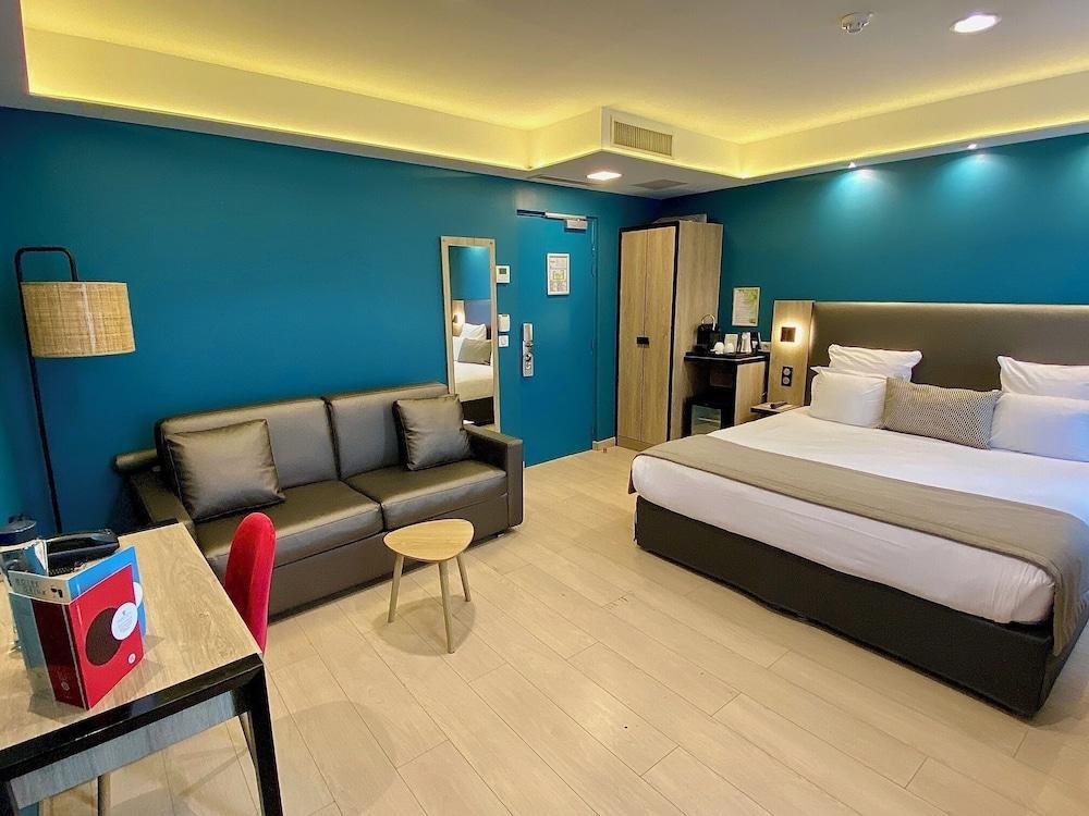 Grand Hotel Clichy Room Type - Executive Room (4 pax)