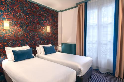 Hotel De Fleurie - Tap to explore photos