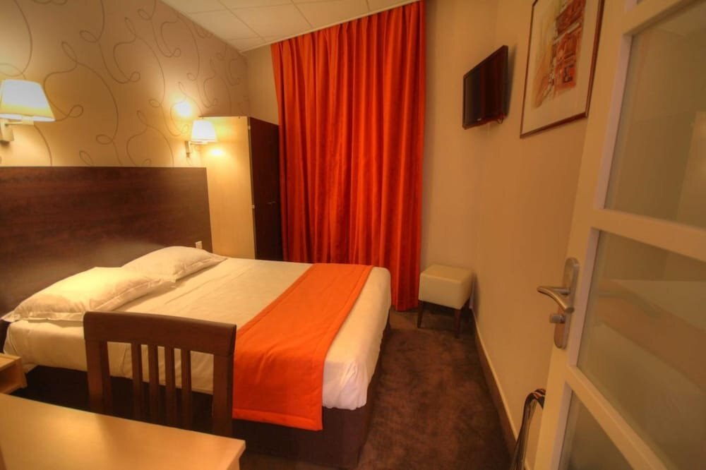Hôtel des Trois Gares Room Type - Double Room, Bathtub