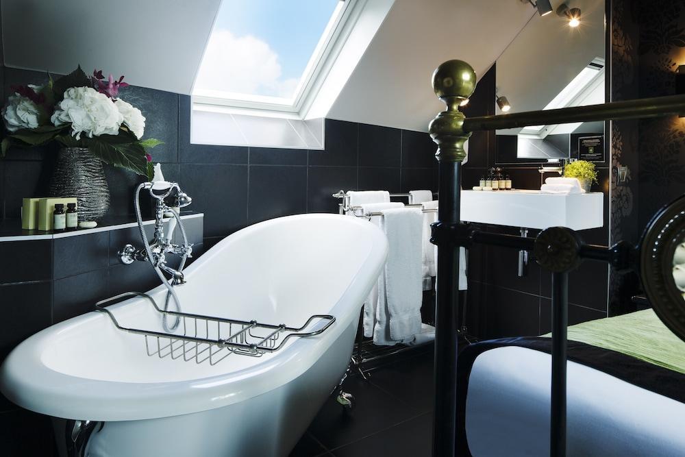 Hotel Design Sorbonne Room Type - Signature Double Room, 1 Queen Bed, Bathtub (Design)