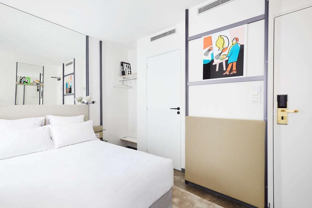 French Theory Room Type - Standard Double Room