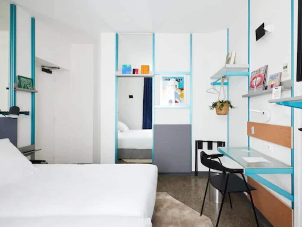 French Theory Room Type - Standard Twin Room