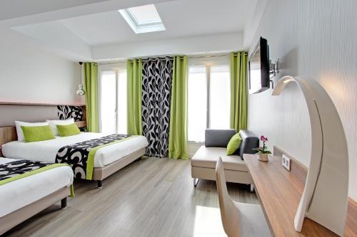 Hotel Alhambra Room Type - Superior Triple Room Hotel Alhambra Room Type - Superior Triple Room