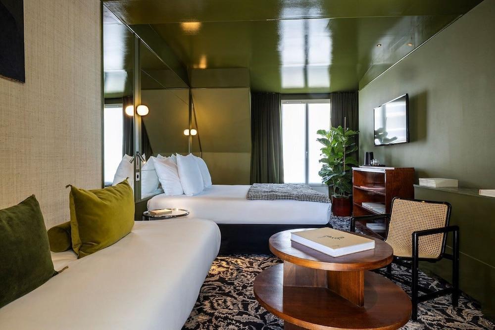 La Conversation Room Type - Deluxe Room