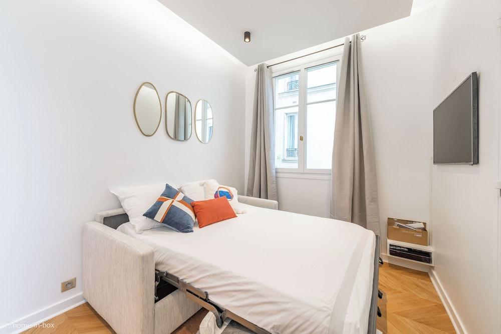 HotelHome Paris 16 - Tap to explore photos