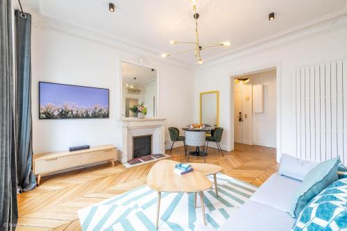 HotelHome Paris 16 Room Type - One-Bedroom Apartment with City View