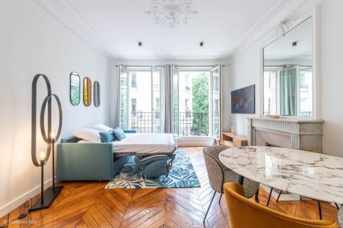 HotelHome Paris 16 - Tap to explore photos