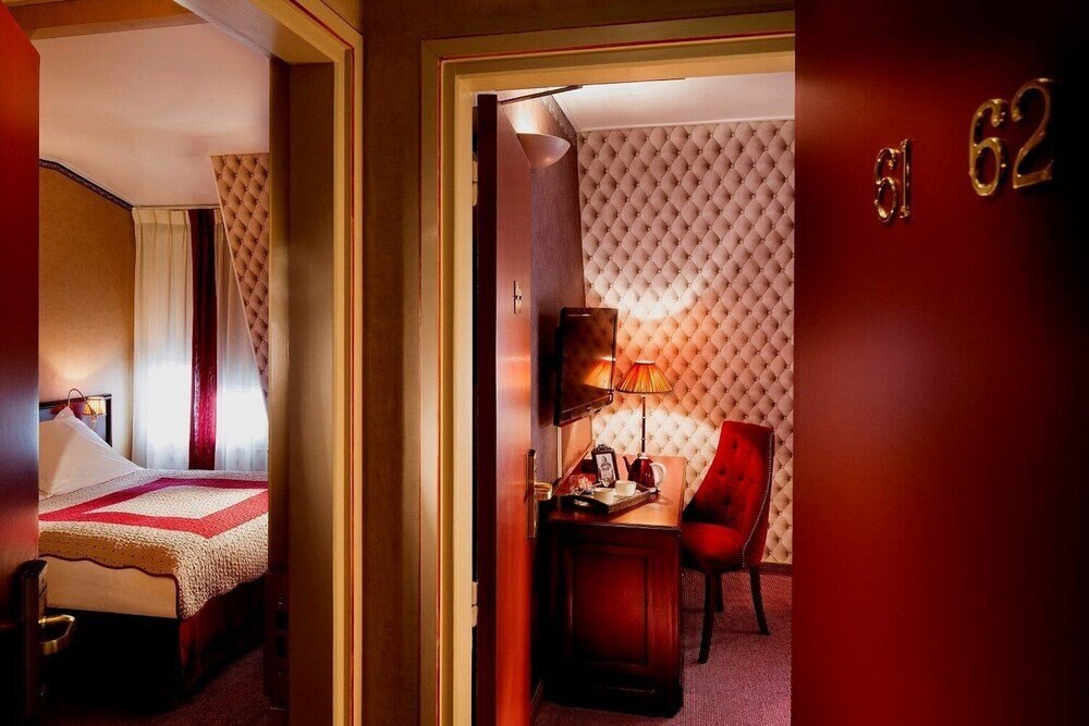 Hotel Britannique Room Type - Family Room, Connecting Rooms