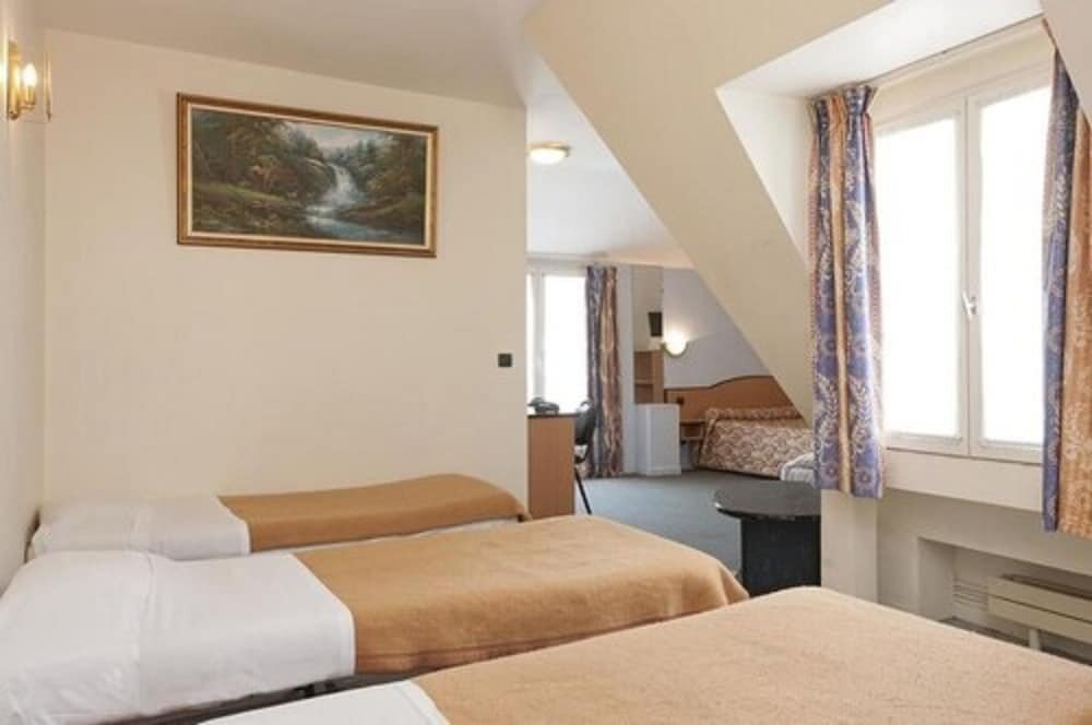 Hotel Ferney République Room Type - Triple Room