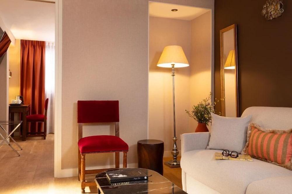 Hotel des Deux Continents - Tap to explore photos