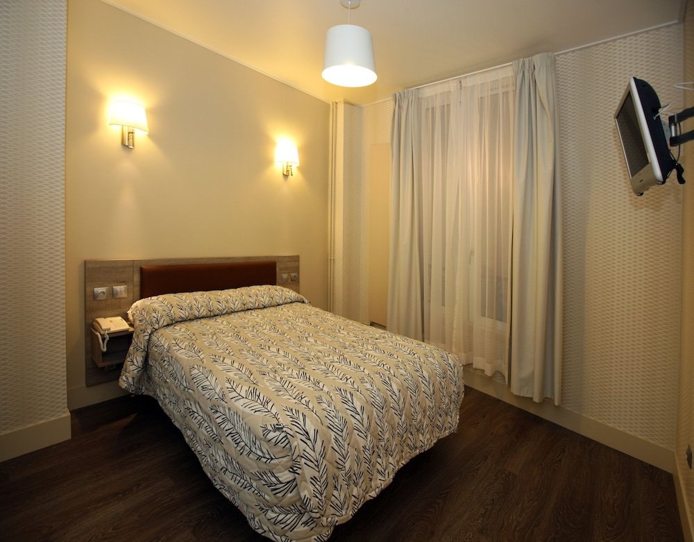 Hôtel Sunny Room Type - Chambre Double accessible aux personnes à mobilité reduite Hôtel Sunny Room Type - Chambre Double accessible aux personnes à mobilité reduite